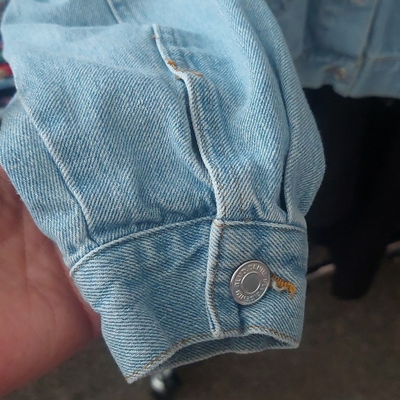 Cropped Denim Jacket Light Wash 90s Y2K Streetwear Closet Staple M - Picture 4 of 6